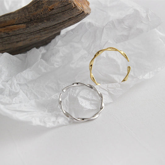 Mobius Twisted Wave Adjustable Ring